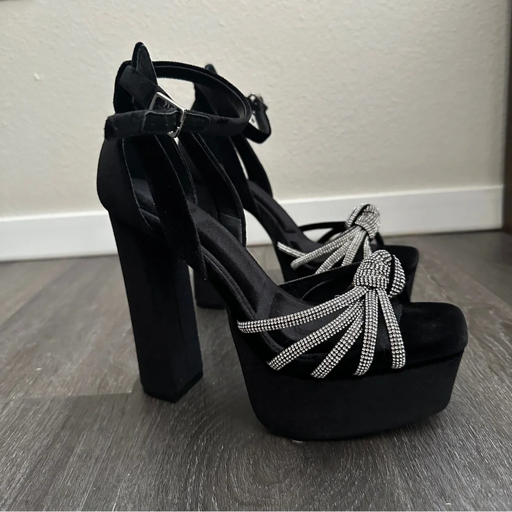 NWOB Gianni Bini Anissa black velvet rhinestone knot platform square toe heels - Picture 3 of 7